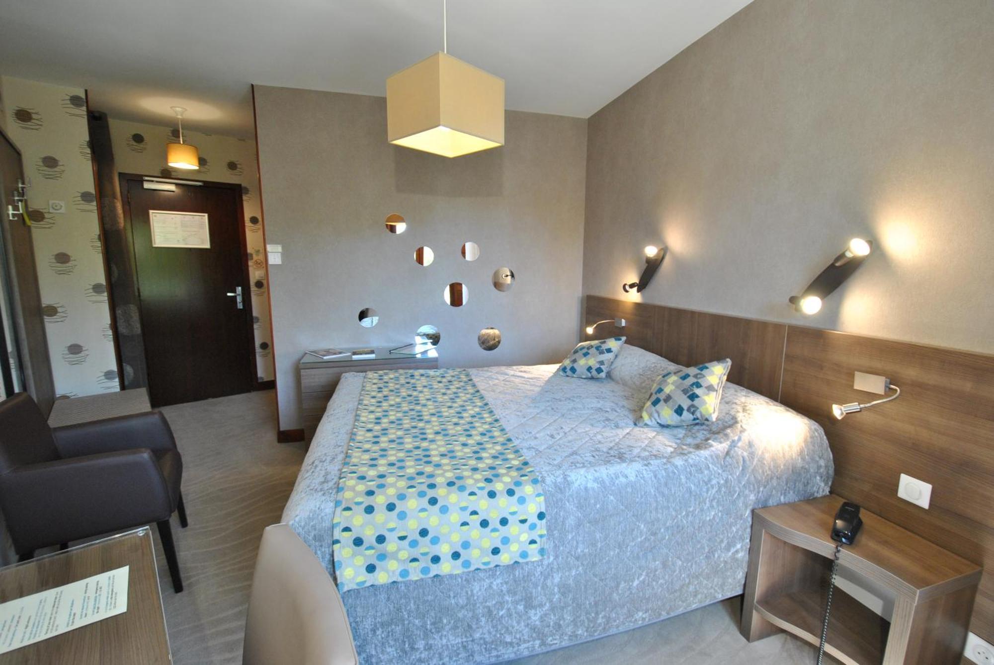 Logis Hostellerie Du Perigord Vert Брантом Экстерьер фото