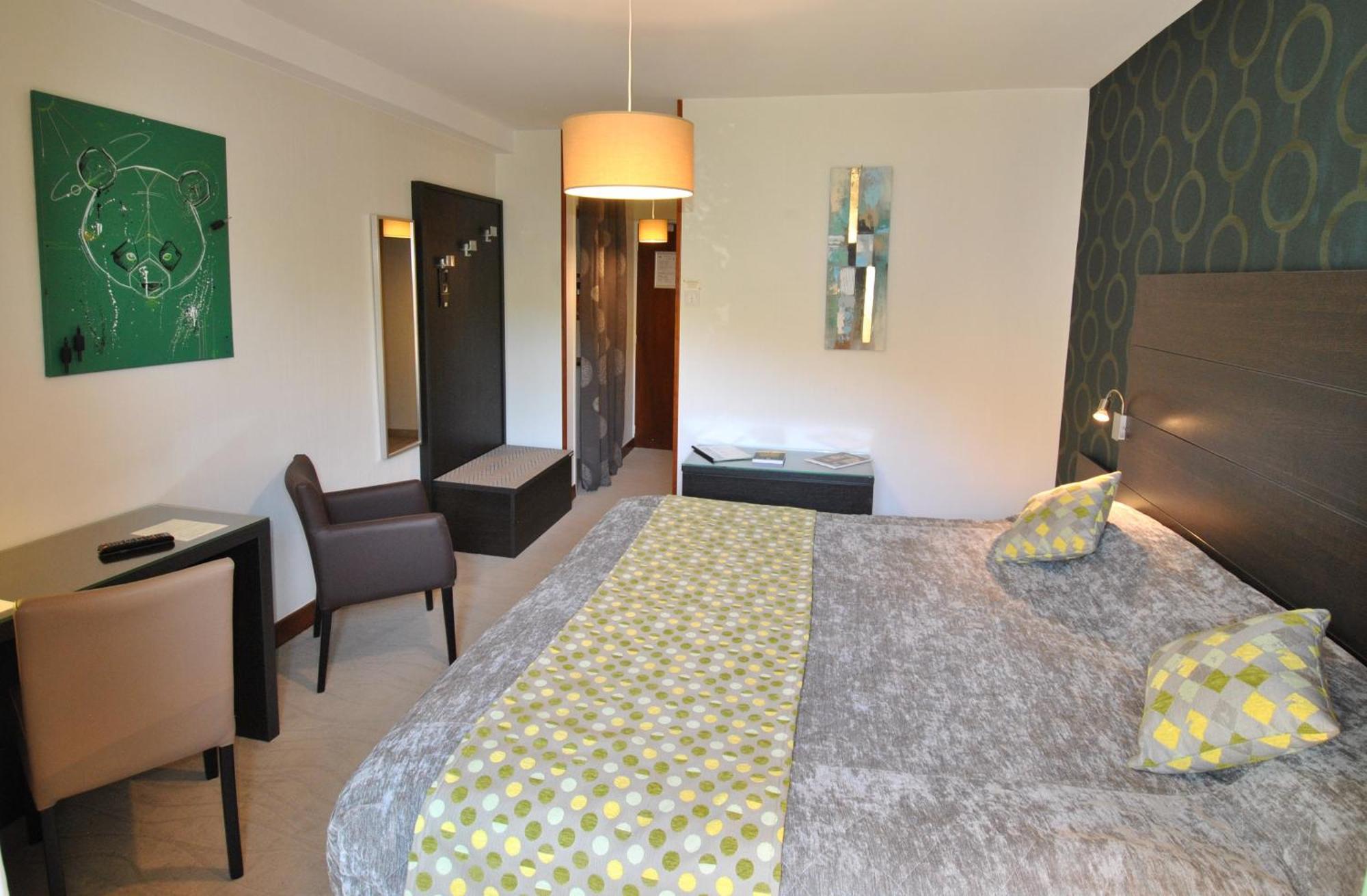 Logis Hostellerie Du Perigord Vert Брантом Экстерьер фото