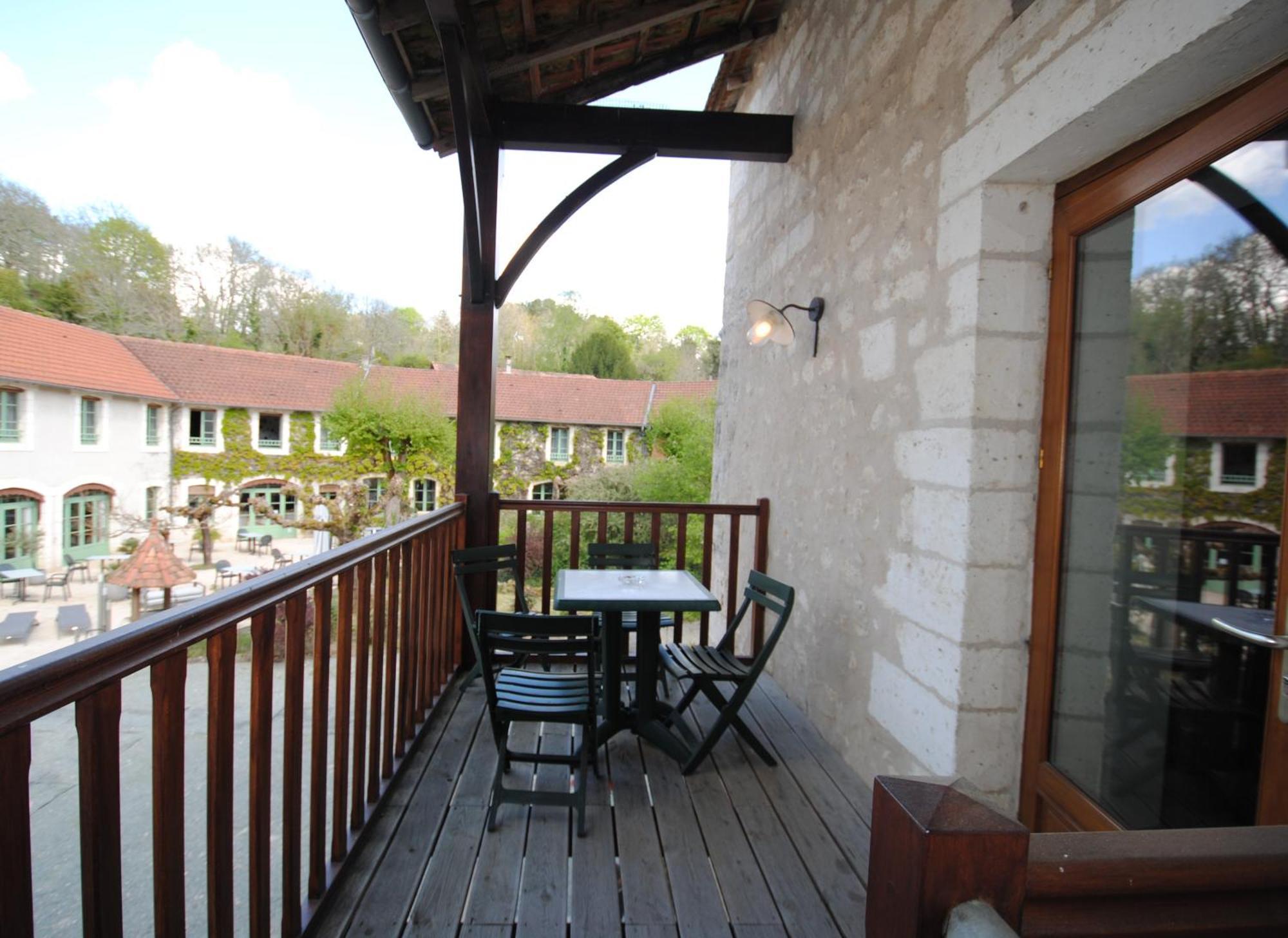 Logis Hostellerie Du Perigord Vert Брантом Экстерьер фото